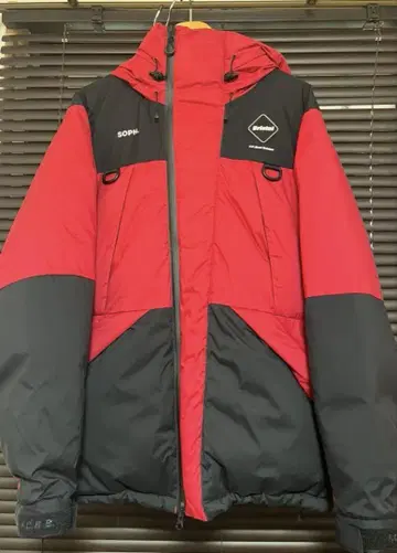 FCRB DOWN BENCH PARKA 다운 자켓 후드 부착