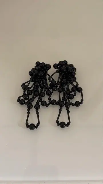 비즈 장식 블랙 귀찌 약 10cm