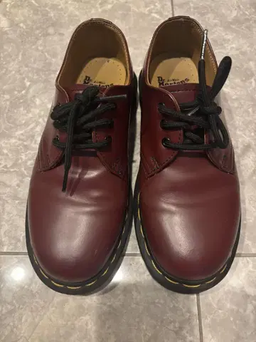 Dr. Martens 체리 레드