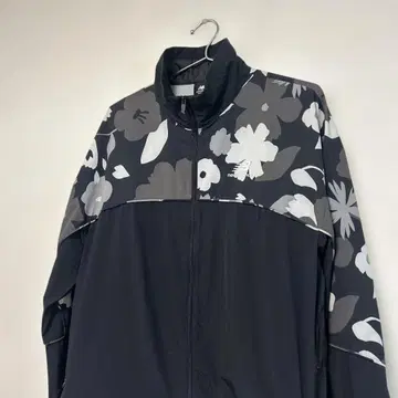 초레어 뉴발란스 new balance 벚꽃 나일론 자켓