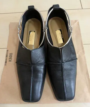 르탈론 24ss 가죽 스퀘어 크로스 시 앵클 플랫 22.5cm 블랙