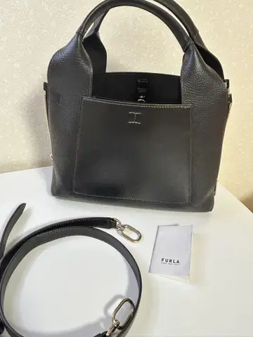 FURLA 블랙 가죽 백 질다