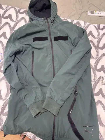 PUMA 다크 그린 후드 부착 자켓