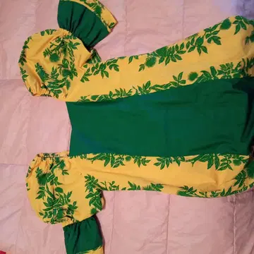 훌라 댄스 드레스 초록색과 노란색 꽃무늬