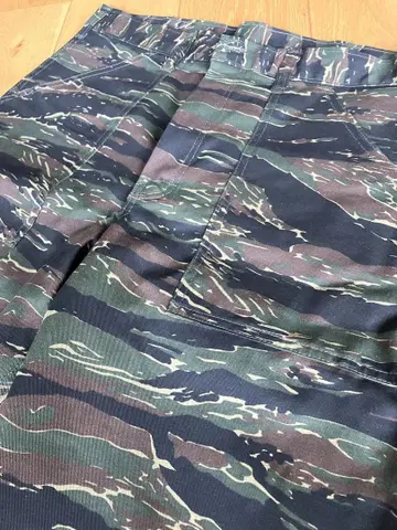 건호 베이커 팬츠 타이거 스트라이프