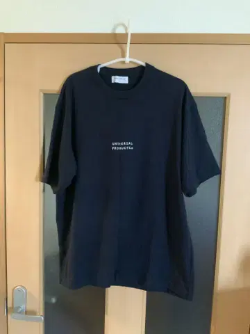 UNIVERSAL PRODUCTS 티셔츠