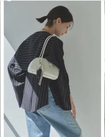 LOVST TOKYO Apple Half-moon Boston Bag