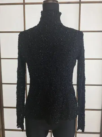 일본제 블랙 터틀넥 긴팔 상의