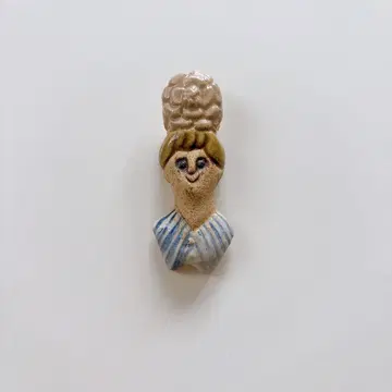 이마이 리츠코 세 자매의 브로치