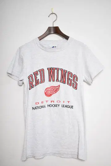 A02512 LOGOATHLETIC RED WINGS T셔츠