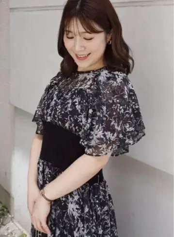 MERCURYDUO 허리 리브 절개 플레어 슬리브 꽃무늬 원피스 S