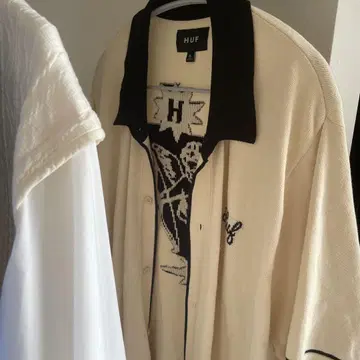 HUF 가디건 크림색