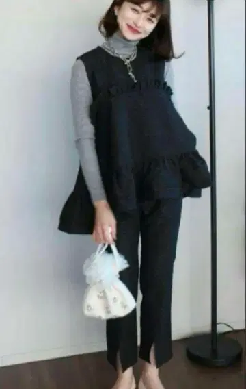 새상품급 Bibiy 비비 마가렛 미니 꽃무늬 자카드 팬츠
