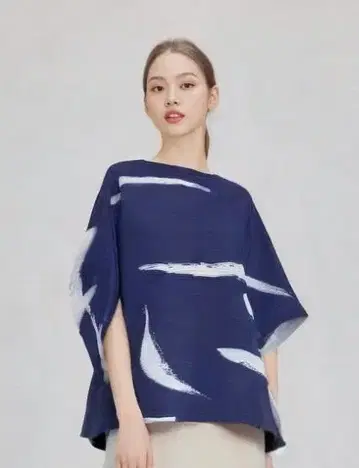 네이비와 화이트 스트라이프 5부 소매 상의
