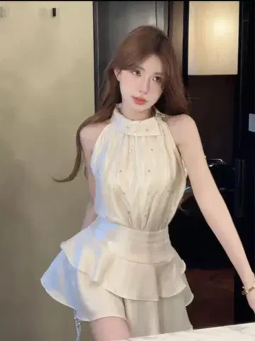 홀터넥 셋업 비쥬 장식