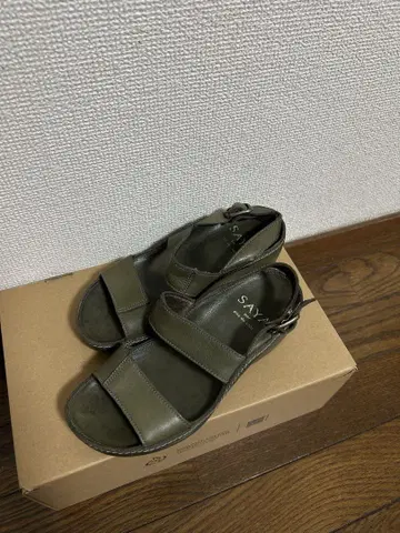 SAYA 올리브 가죽 샌들