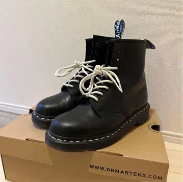 Dr. Martens AirWair 8홀 부츠 블랙 UK6