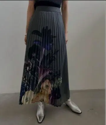 MEDI ROENTGEN FLOWER PLEATS SKIRT 9000