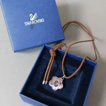 [고품질] Swarovski 스와로브스키 목걸이 플라워 퍼플 가죽 끈