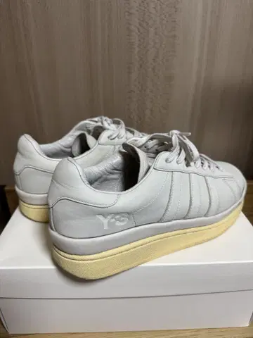 Y-3 화이트 가죽 스니커즈 HICHO