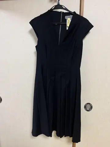 [컨디션 최상] SPORTMAX 블랙 반팔 플리츠 원피스