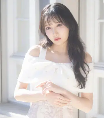 evelyn 빅 리본 오프숄 TP