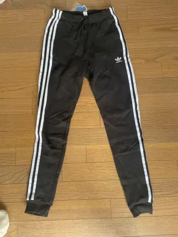 adidas 블랙 팬츠 XS 사이즈 DV2572