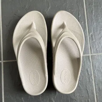우포스 통굽 샌들