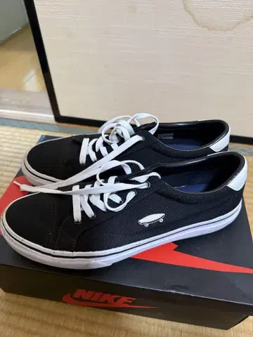 Vans 블랙 스니커즈 캔버스