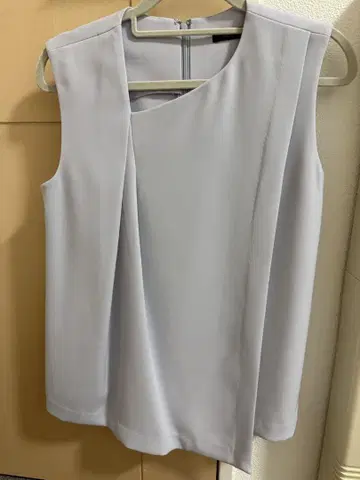 [새상품급] 아뉴앙스 슬리브리스 블라우스 스카이블루