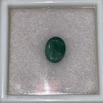 천연 트리트 에메랄드 오벌 컷 2.28캐럿 소잉 메모 포함