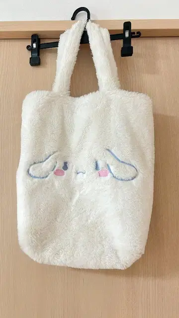 시나모롤 퍼 캐릭터 자수 토트백