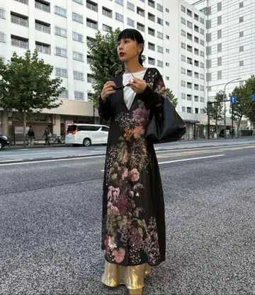 AMERI UND 2WAY DARIA V NECK DRESS