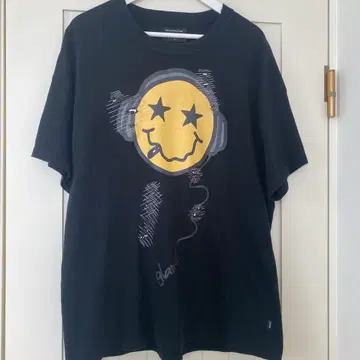 qlamb 스마일리 페이스 티셔츠 블랙