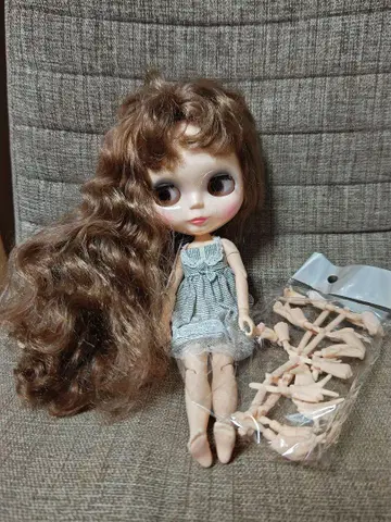 스트라이프 드레스 인형과 관절 부품