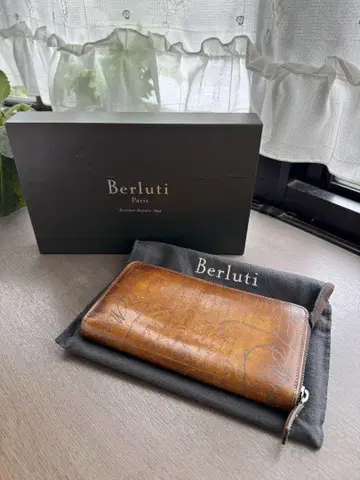 Berluti 장지갑 캘리그라피 라운드 지퍼 브라운