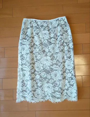 새상품급 Ballsey 레이스 무릎 기장 스커트
