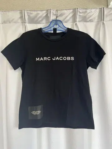 MARC JACOBS 블랙 티셔츠