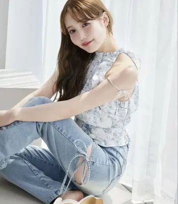 NICE CLAUP 사이드 오픈 플레어 데님 사이드 리본 데님