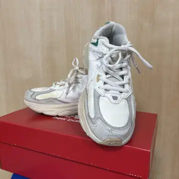 FILA 화이트 그레이 스니커즈