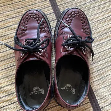 Dr. Martens 버건디 로퍼