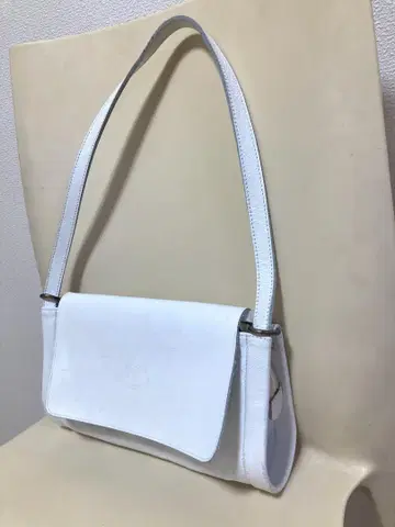 일비종떼 화이트 가죽 핸드백