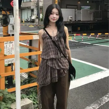 [새상품] 체크 프릴 아지메 미니 원피스 브라운 emmy