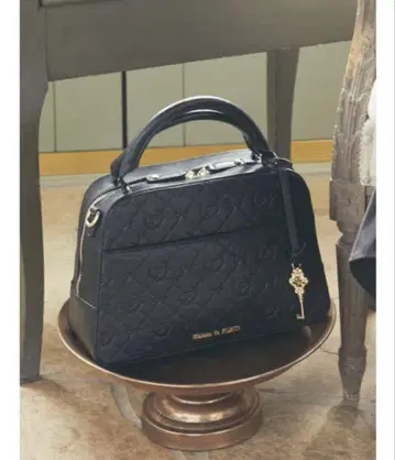 메종 드 플뢰르 모노그램 컬 업 백 숄더 블랙
