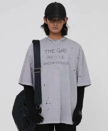 M.P Studios x THE GOD PARTICLE 티셔츠