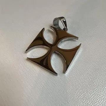 크로스 모티브 메탈 펜던트