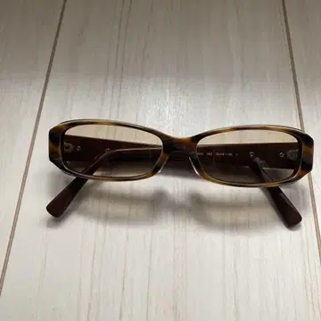 Giorgio Armani 브라운 스퀘어 안경