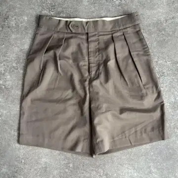 턱 숏팬츠 베이지 계열 사이드 조절 고급 실루엣