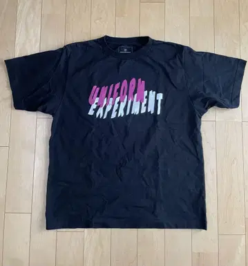 유니폼 익스페리먼트 GRAPHIC WIDE TEE 반팔 셔츠