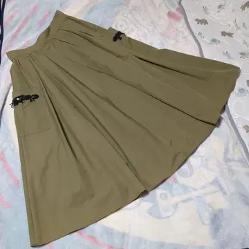 질스튜어트 새상품급 비쥬 스톤 장식 개더 플레어 스커트